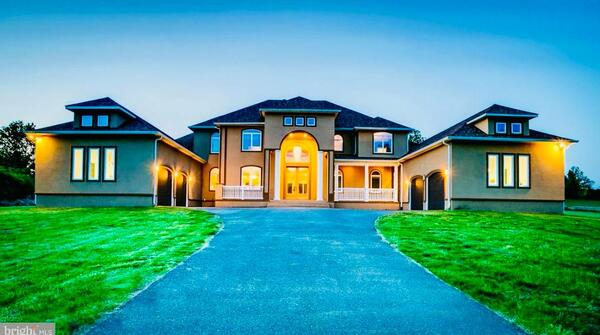 The Manor Mansion