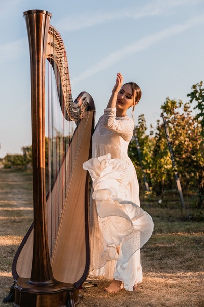 Irina Harpist