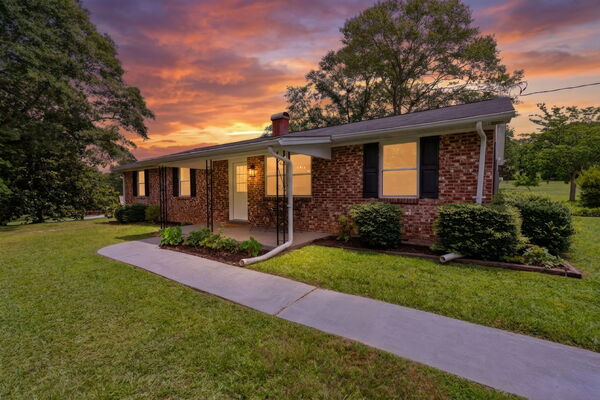 Spacious Multi Family Estate; Retreats, Groups