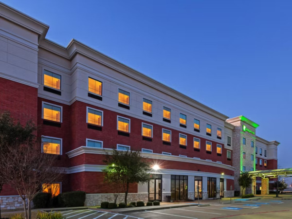 Holiday Inn and Suites McKinney- Fairview