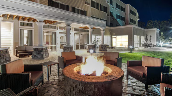 Courtyard By Marriott Lenox Berkshires