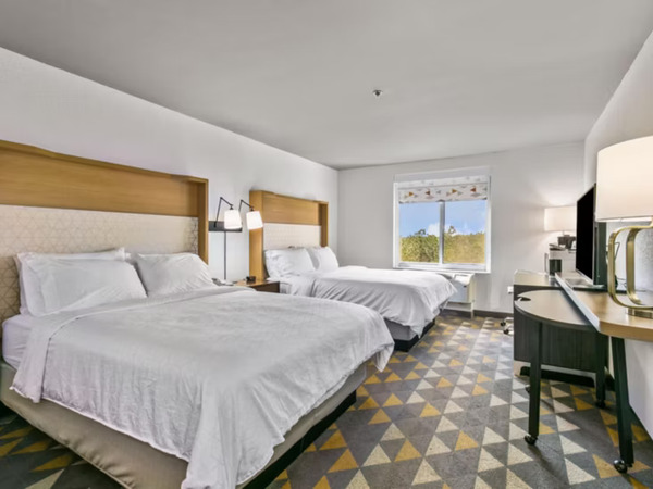 Holiday Inn Express & Suites Lucedale