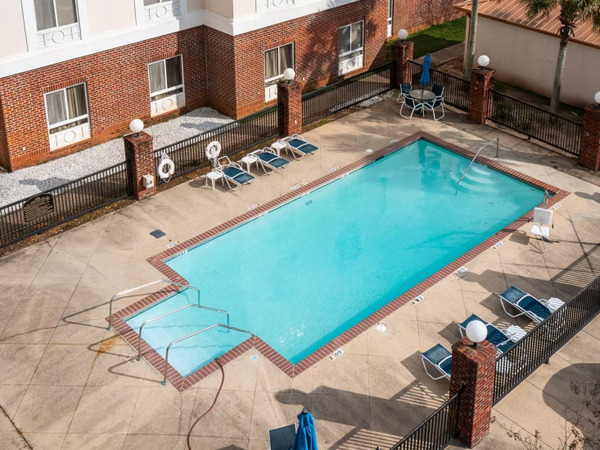 Holiday Inn Express & Suites Lucedale