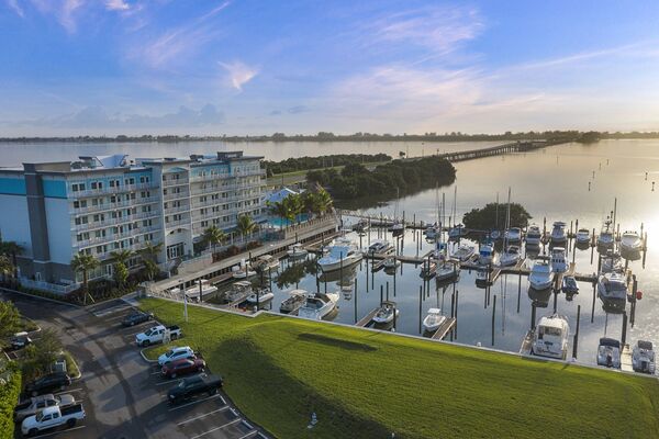 Compass Hotel by Margaritaville & Floridays Woodfire Grill