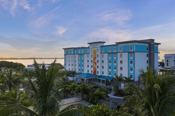 Compass Hotel by Margaritaville & Floridays Woodfire Grill