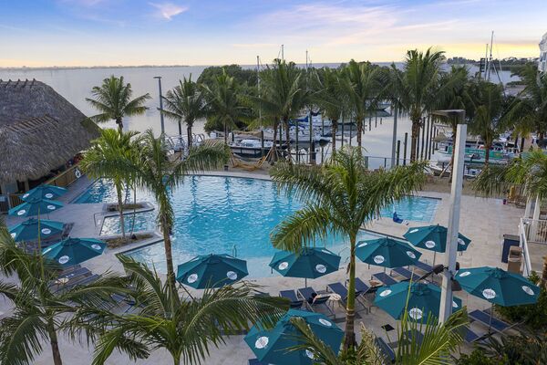 Compass Hotel by Margaritaville & Floridays Woodfire Grill
