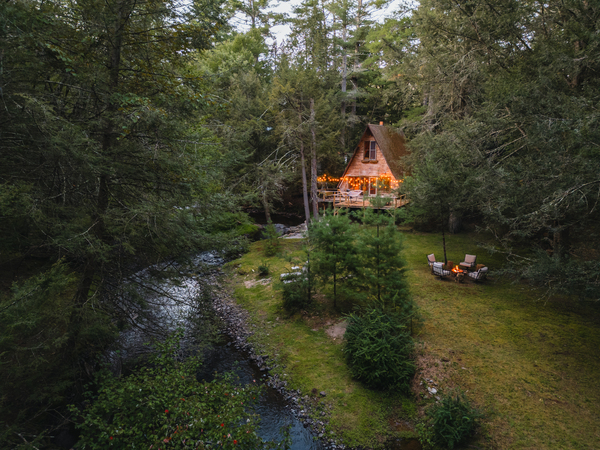 Enchanting River Cabin