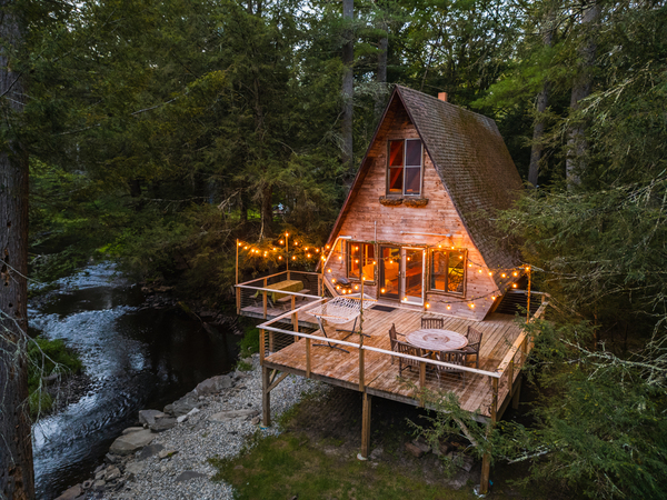 Enchanting River Cabin