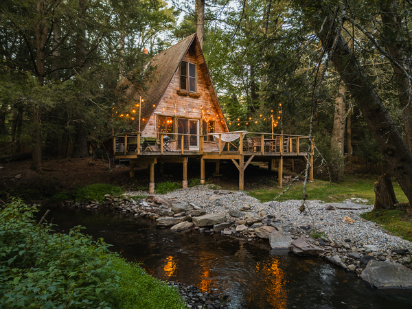 Enchanting River Cabin
