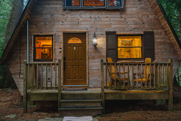 Enchanting River Cabin
