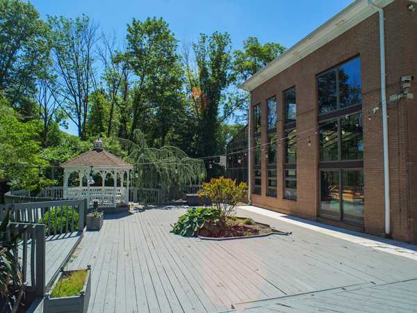 516 Spotlight Estate