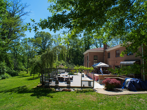 516 Spotlight Estate