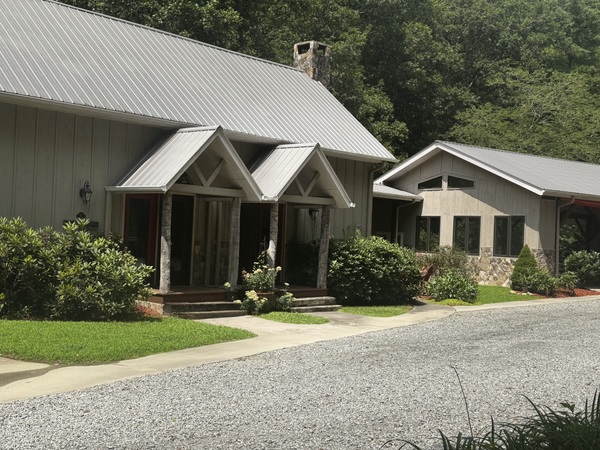 The Venue at Roaring River Vineyards
