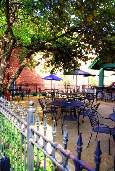 Llywelyn's Pub St. Charles