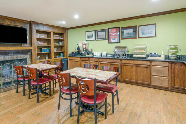 Econo Lodge Inn & Suites Norton - Wise South