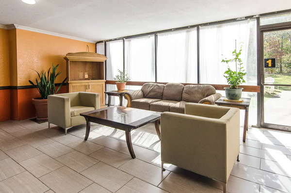Econo Lodge Inn & Suites Norton - Wise South