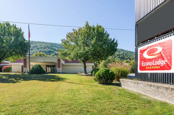 Econo Lodge Inn & Suites Norton - Wise South