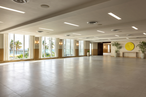 The Sunny Hotel, Curio Collection by Hilton