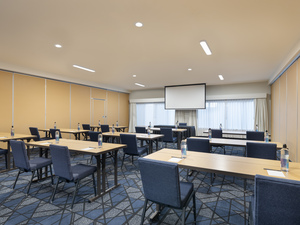 La Sierra Room