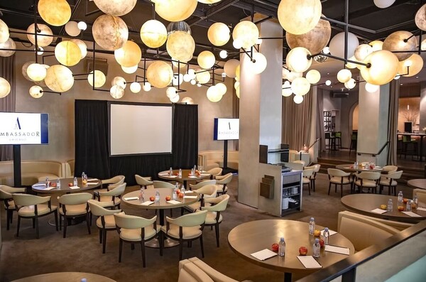 The Chicago Hotel Collection Ambassador Gold Coast