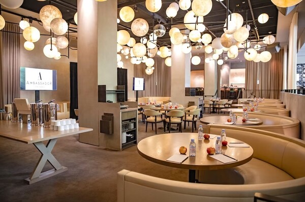The Chicago Hotel Collection Ambassador Gold Coast