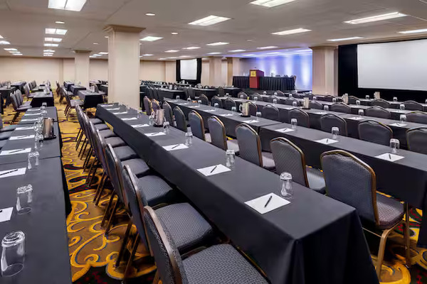 Hilton Indianapolis Hotel & Suites