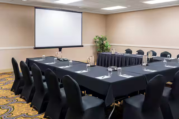 Hilton Indianapolis Hotel & Suites