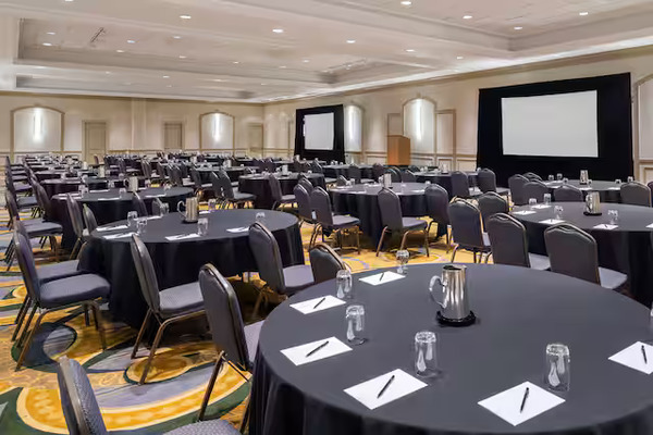 Hilton Indianapolis Hotel & Suites