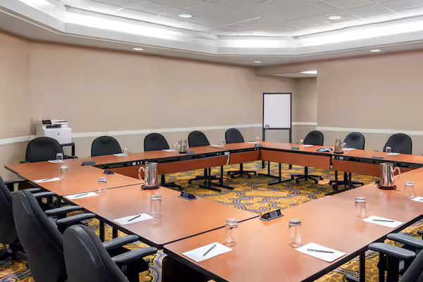 Hilton Indianapolis Hotel & Suites