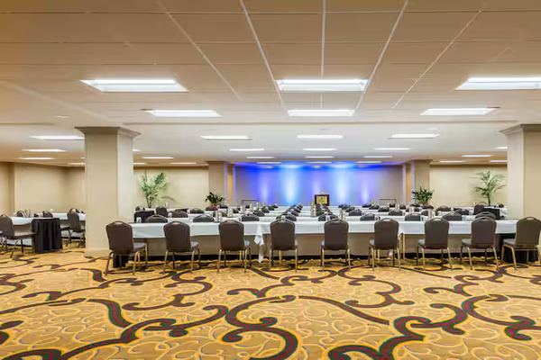 Hilton Indianapolis Hotel & Suites