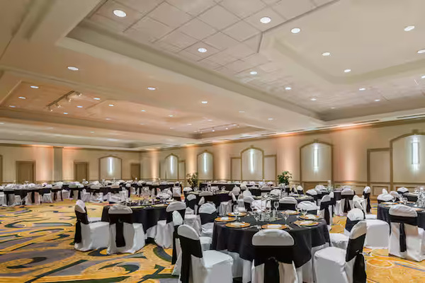 Hilton Indianapolis Hotel & Suites
