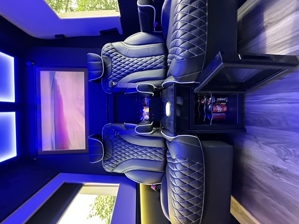 North Black Limousine