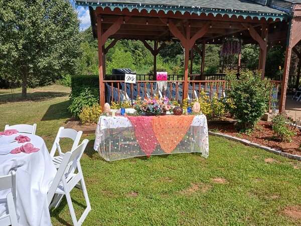 Whispering Pines Inn And Restaurant