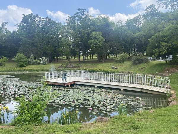 Whispering Pines Inn And Restaurant