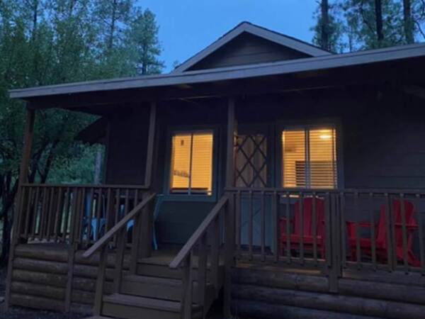 Creekside Cabins & Tavern