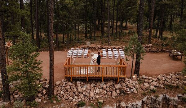 Creekside Cabins & Tavern