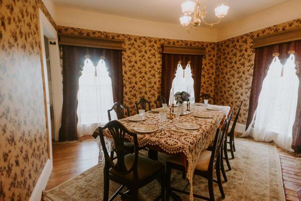 Mountain Willow Manor
