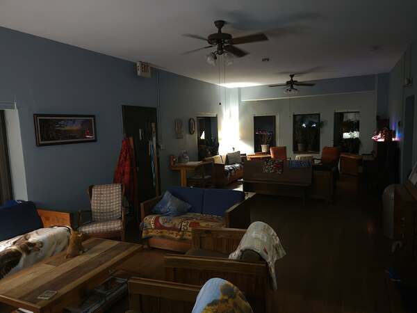 Bears Den Lodge and Hostel