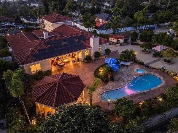 * SD Mansion, Estate, Pool/Hot Tub, Game Room & Vineyard with Optional Event Planning Experience *