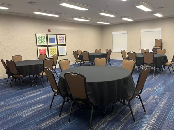 Holiday Inn Express & Suites Sioux Falls