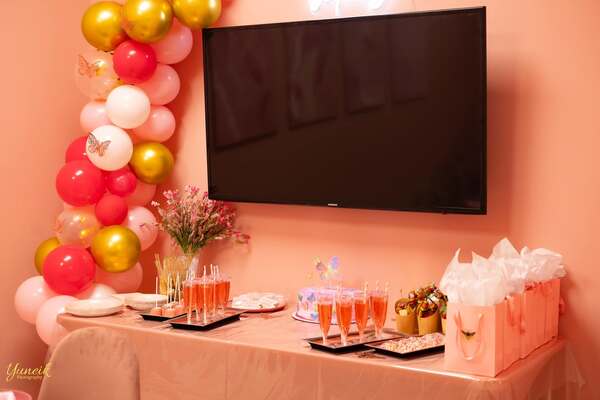 Busy Bees Salon - The Hive