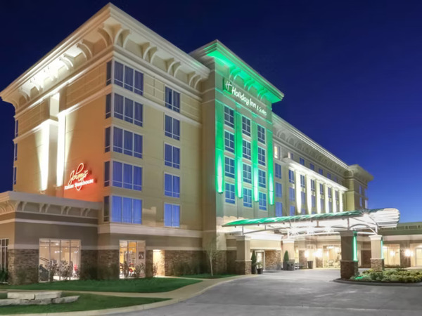 Holiday Inn Hotel & Suites East Peoria and Johnny's Italian Steakhouse