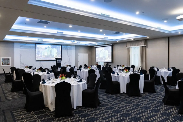 Lord Elgin Hotel