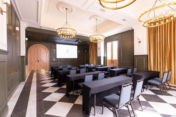 Lord Elgin Hotel