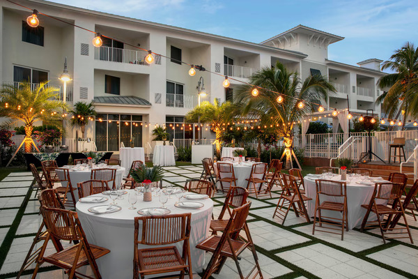 Courtyard Faro Blanco Resort
