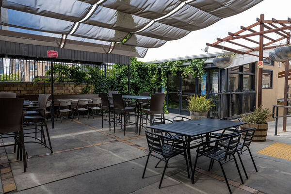 Poplar Street Pub