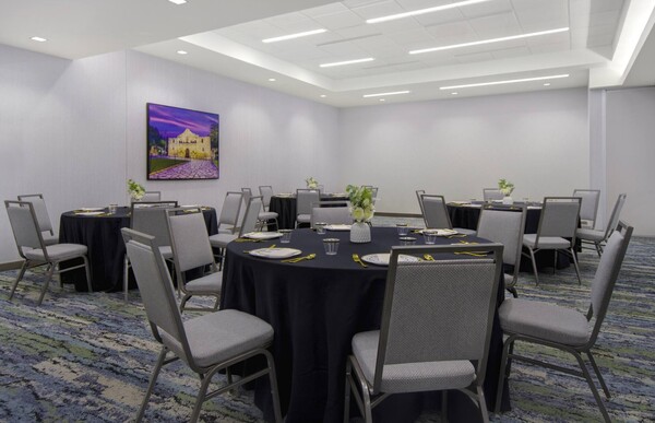 Hampton Inn & Suites/Home2 Suites Riverwalk