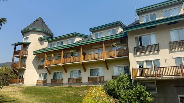 The Hillcrest Hotel, A Coast Resort