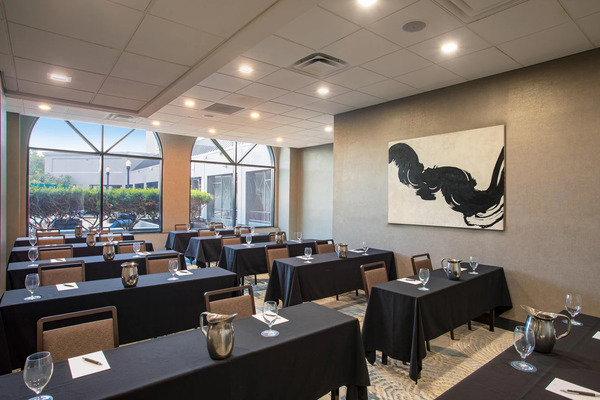 Sheraton Suites Columbus Worthington