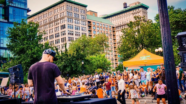 DJ B.MILLS